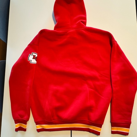 NEW Kansas City Chiefs Hoodie - Men’s Medium - Red Yellow NFL Team Apparel NWT - Picture 5 of 15